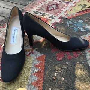 Etienne Aigner black pumps